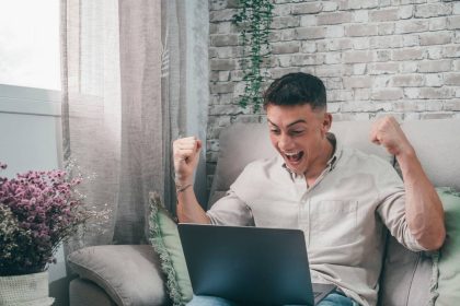 8 Ways to Start Making Money From Home